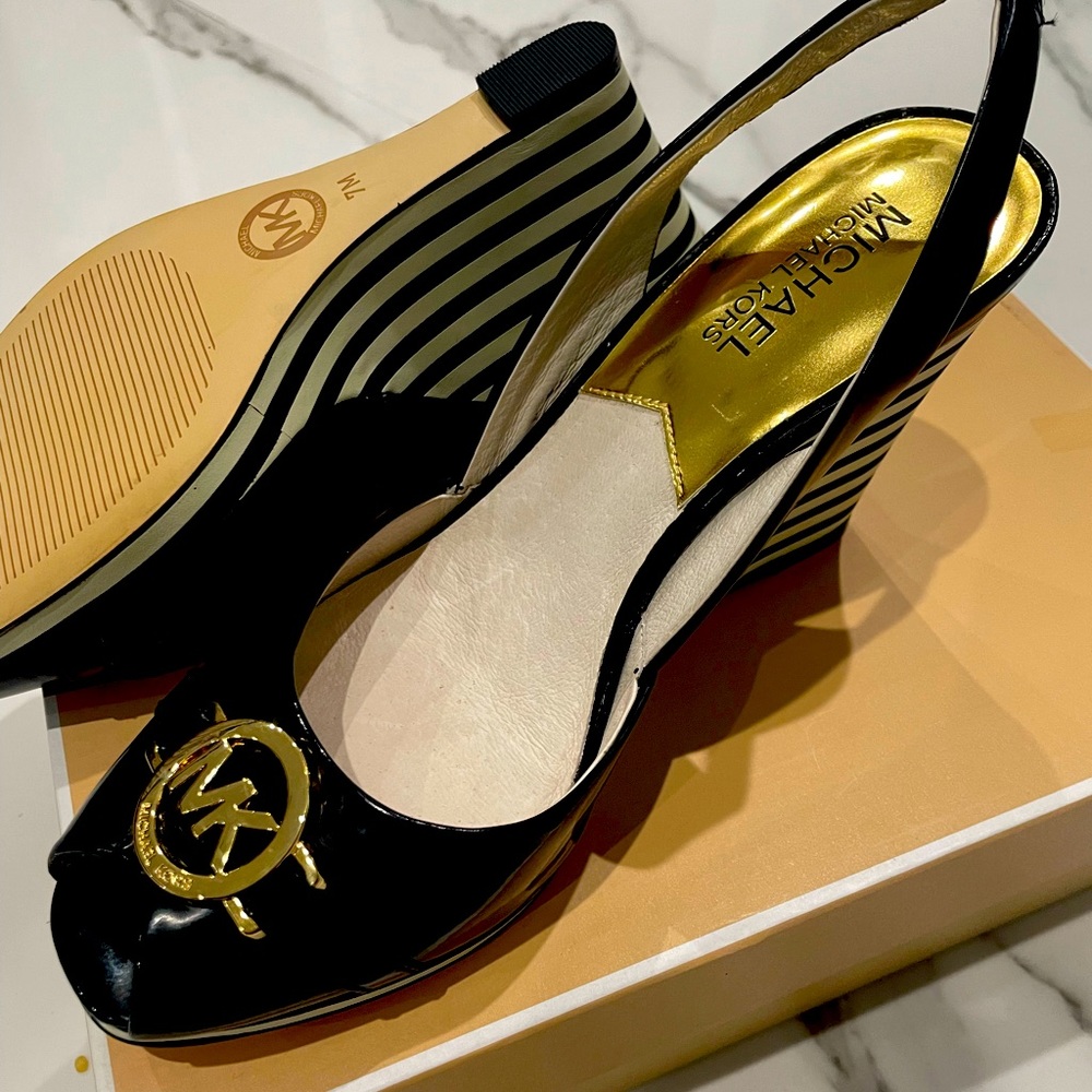 New with box Michale Kors black. And white stripes hills